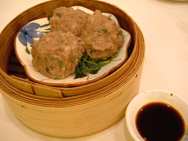Steamed beef balls with vegetable
